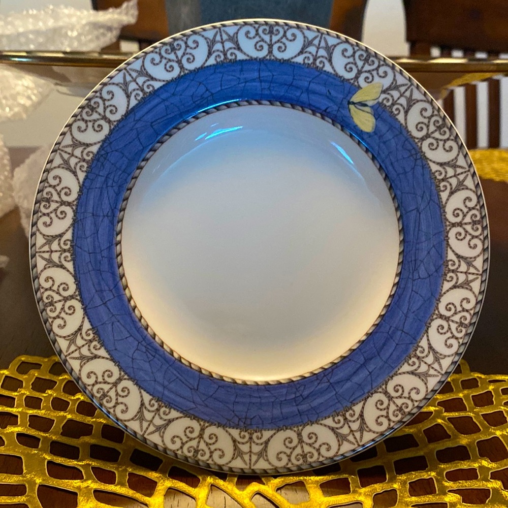 6 Sarah’s Garden bread and butter plates.